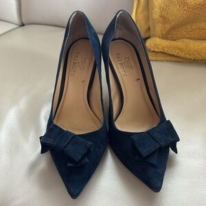 Elegant Navy Blue Suede Heels with bow, pointed toe - rsvp by Talbots size 9.5